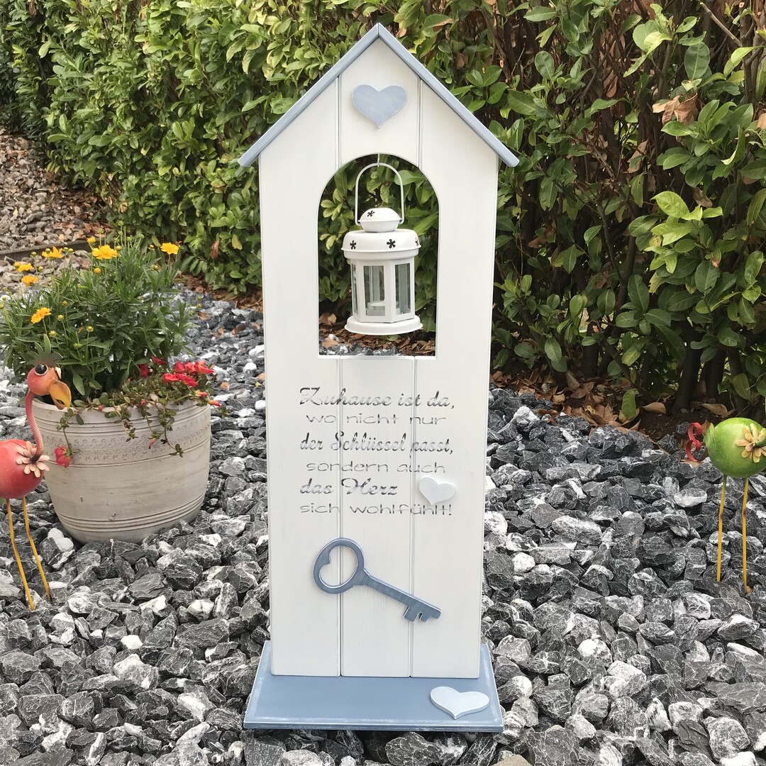 Türschild mit Laterne